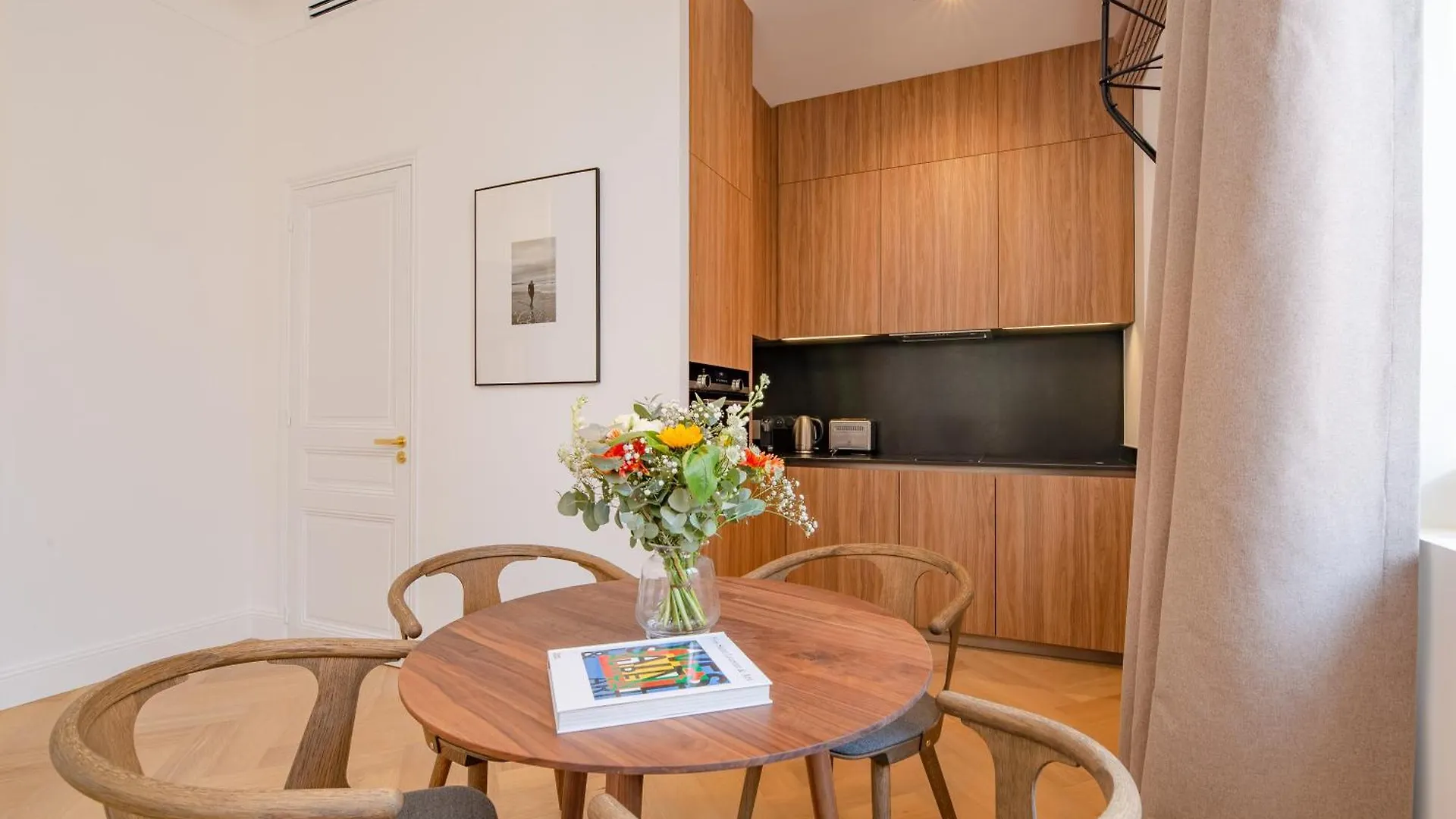 Apartment La Guitare 21 - Cozy Studio In Center Of Cannes, Just Behind Grand Hotel France